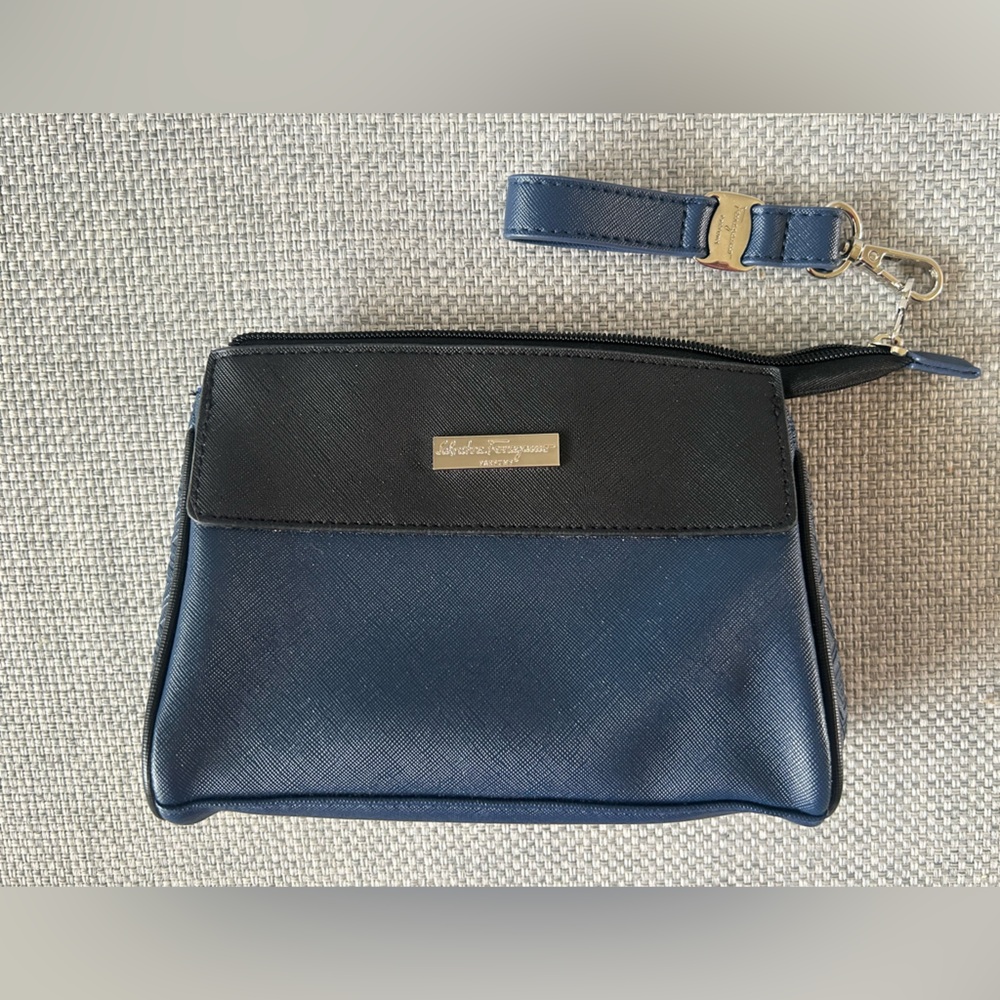 Salvatore FERRAGAMO navy & black makeup bag zipper 8” x 6” cosmetic bag NWOT